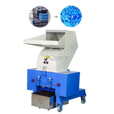 سعر جيد سحق بلاستيك عالي السعة 1300 كجم / ساعة مع 220V / 380V / 415V الجهد القابل للتعديل و 8-10 سنوات من العمر الانترنت