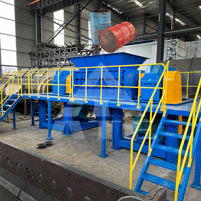 Bom preço Triturador de sucata de metal de grau industrial com motor AC e tamanhos de saída personalizáveis para processamento de vários materiais on-line
